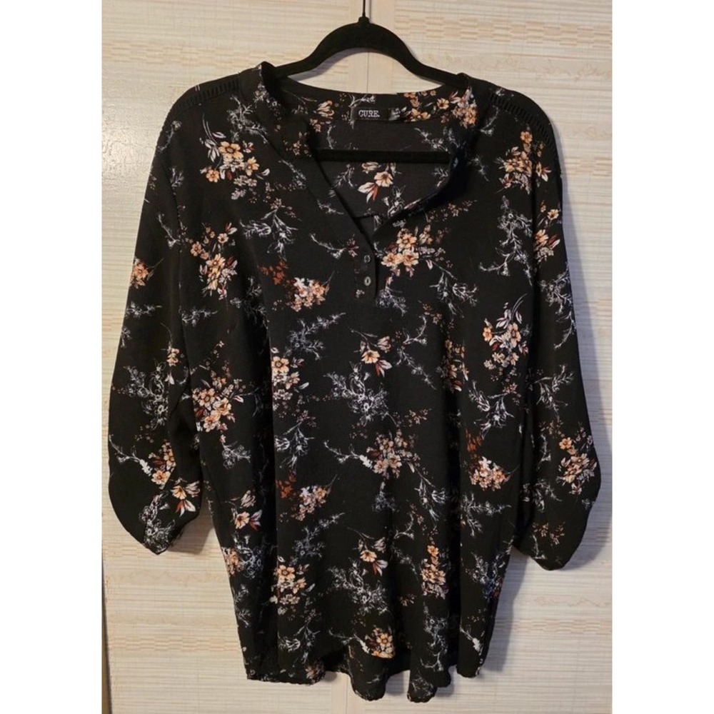 Cure. Women Black Floral Roll Tab Sleeve V-Neck Blouse